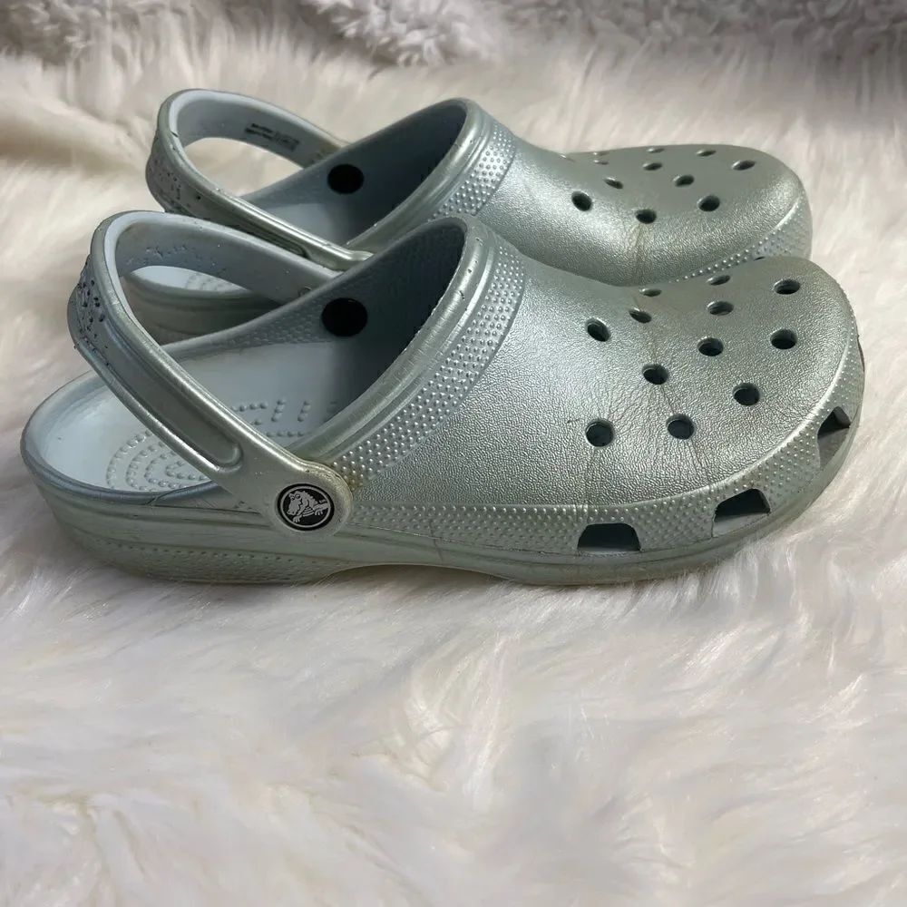 Crocs Unisex clogs silvery blue light weight back strap size M8 W10.